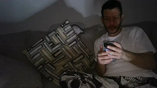 Snapshot of versatilevortex chatting on April 6, 3:48 am versatilevortex online show from April 6, 3:48 am