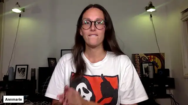 Snapshot of annmarieferrara chatting on October 8, 2:31 am annmarieferrara online show from October 8, 2:31 am