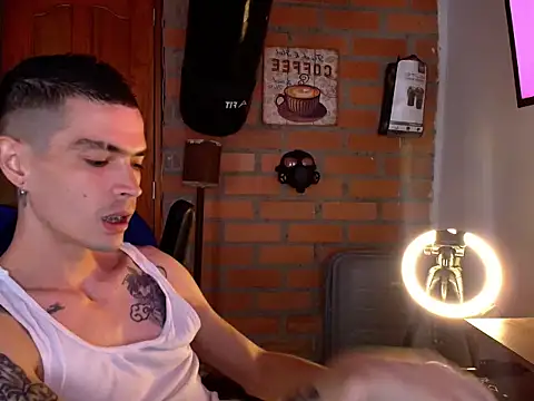 Travis R online show from October 9, 6:39 pm