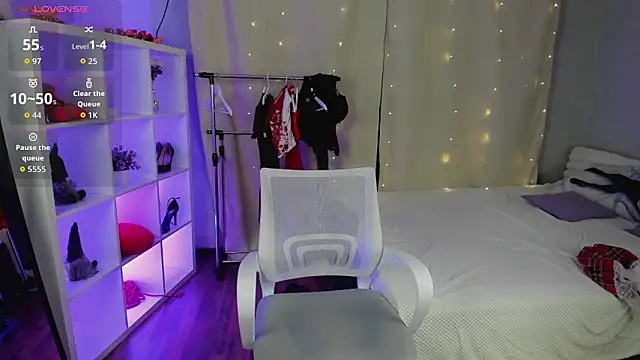 VikkyJane online show from February 20, 6:26 am