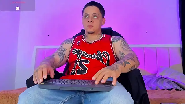 denis munera online show from September 22, 11:01 am