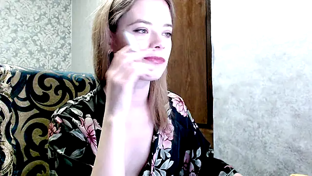 Kate  Loves online show from October 10, 5:34 pm