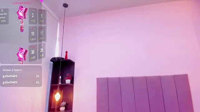 HoollyHendrix online show from October 3, 8:06 pm