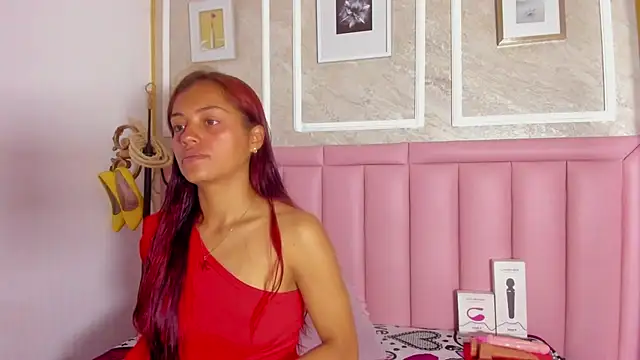 HoollyHendrix online show from February 12, 8:37 pm