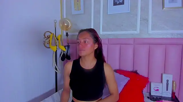 HoollyHendrix online show from February 23, 8:28 pm