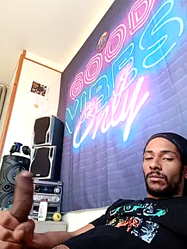 Mikaaa97 online show from April 15, 8:32 am