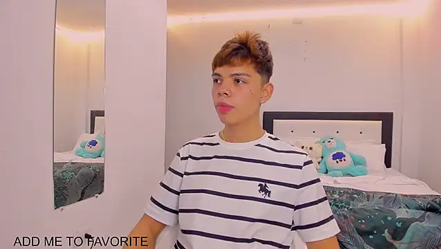 Zacktorres  online show from February 13, 10:50 pm