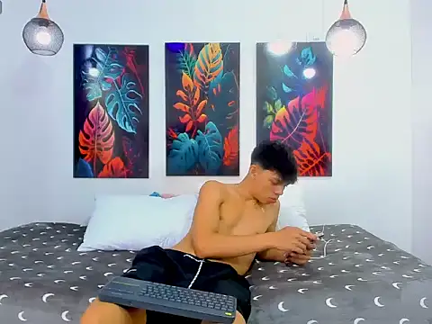 Zacktorres  online show from May 26, 8:16 pm
