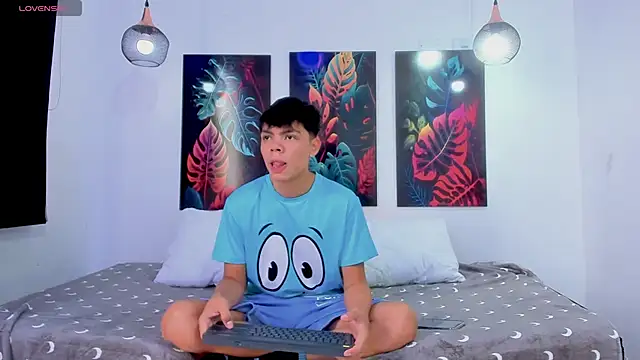 Zacktorres  online show from May 31, 8:32 pm