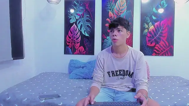 Zacktorres  online show from June 6, 12:38 am