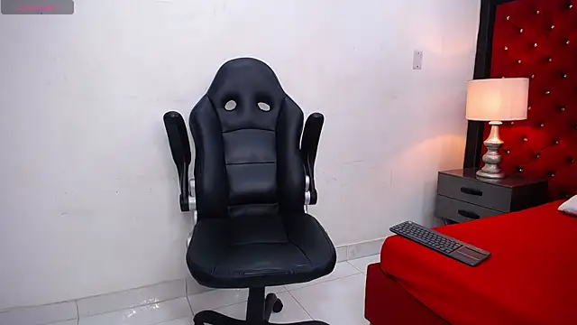 SkylerBigxxx online show from September 26, 4:16 am