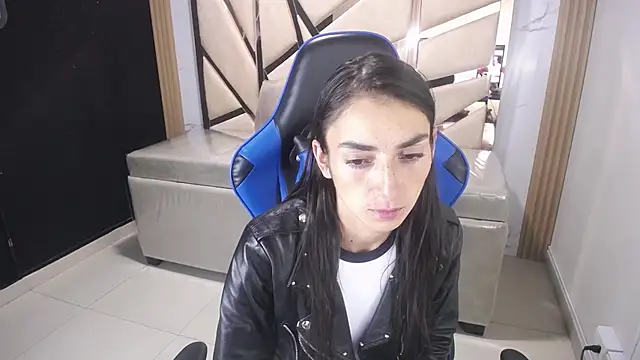 Maily a  online show from October 31, 3:07 am