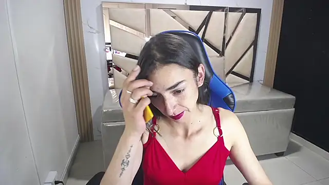 Maily a  online show from November 6, 3:07 am