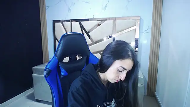 Maily a  online show from December 16, 3:44 am