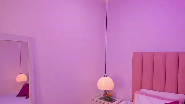 Snapshot of Amy_Ferreira chatting on October 13, 3:06 am Amy Ferreira online show from October 13, 3:06 am