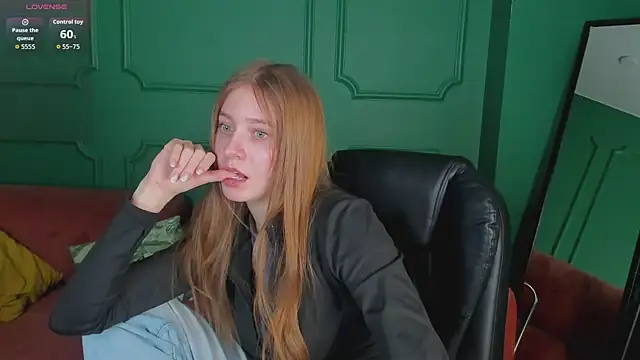 TinnyTiana online show from March 10, 8:08 am