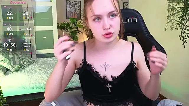 Snapshot of selin_selin chatting on October 10, 5:06 am selin selin online show from October 10, 5:06 am