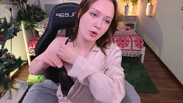 Snapshot of selin_selin chatting on December 4, 5:06 am selin selin online show from December 4, 5:06 am