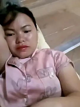 emly-xinh18 online show from October 31, 2:01 am