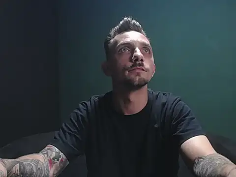 Snapshot of guesswhatbitch chatting on September 23, 11:41 pm guesswhatbitch online show from September 23, 11:41 pm