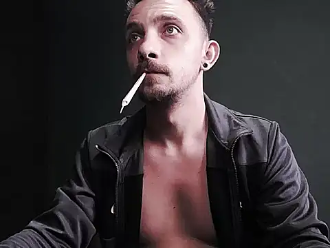 Snapshot of guesswhatbitch chatting on October 1, 1:50 pm guesswhatbitch online show from October 1, 1:50 pm