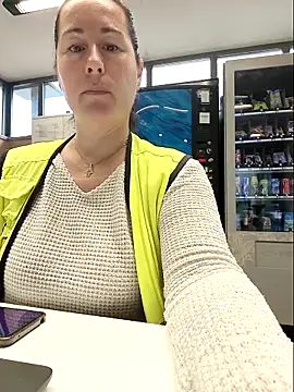 bichota85 online show from April 23, 8:57 am