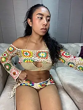 Snapshot of Tatiana_18pink chatting on October 11, 12:43 am Tatiana 18pink online show from October 11, 12:43 am