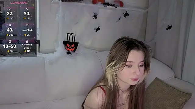 Snapshot of _Lua__ chatting on October 31, 1:56 pm Lua online show from October 31, 1:56 pm