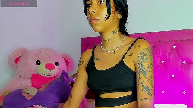 dahiiangomezz online show from April 22, 1:08 am