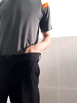 Snapshot of oi_novin2 chatting on November 9, 9:29 am oi novin2 online show from November 9, 9:29 am