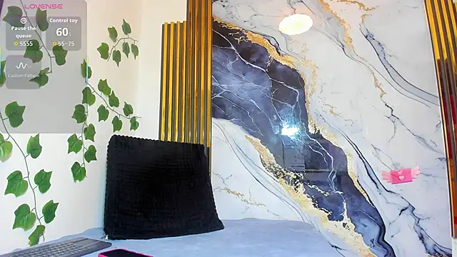 Snapshot of brittanyy20 chatting on October 7, 10:12 am brittanyy20 online show from October 7, 10:12 am