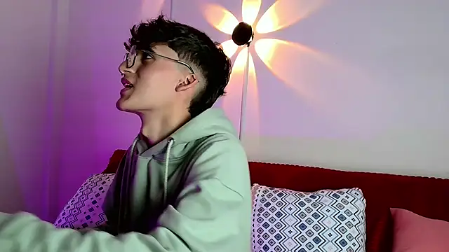 Snapshot of bellmontneon chatting on October 6, 11:07 am bellmontneon online show from October 6, 11:07 am