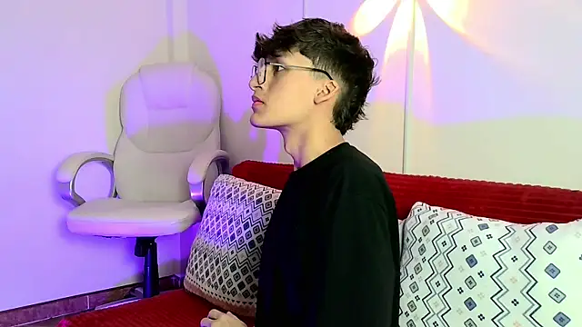 Snapshot of bellmontneon chatting on October 15, 11:21 am bellmontneon online show from October 15, 11:21 am