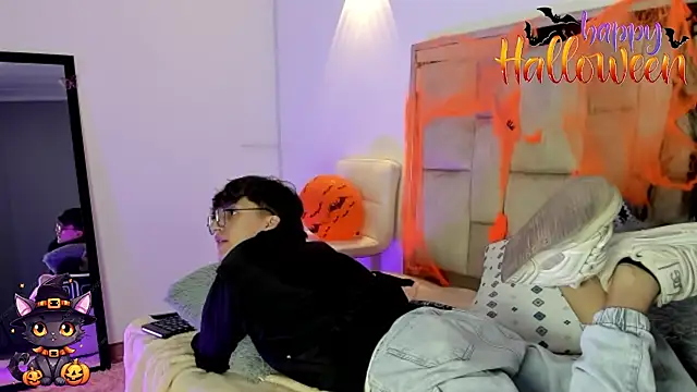 Snapshot of bellmontneon chatting on October 20, 11:43 am bellmontneon online show from October 20, 11:43 am