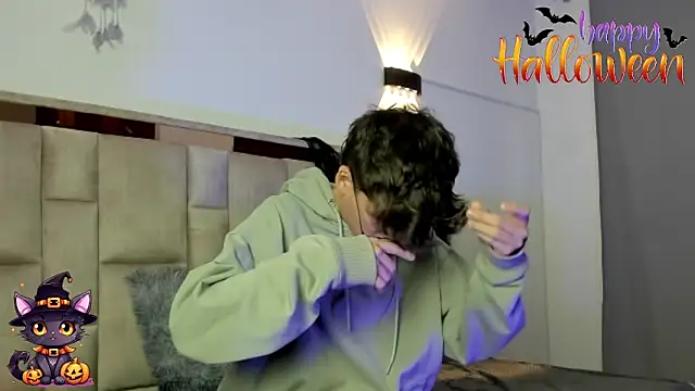 Snapshot of bellmontneon chatting on October 29, 11:34 am bellmontneon online show from October 29, 11:34 am