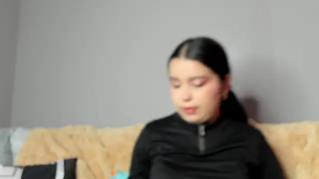 Snapshot of LunaWiill_ chatting on February 13, 8:05 pm LunaWiill online show from February 13, 8:05 pm