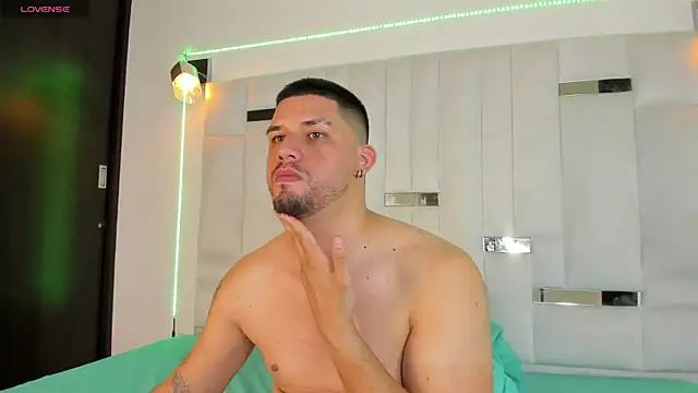 Snapshot of Jacob19_ chatting on October 5, 2:43 am Jacob19 online show from October 5, 2:43 am