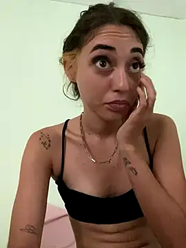 loirinhaaa online show from October 19, 2:07 pm