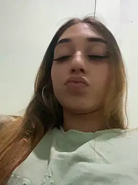 loirinhaaa online show from November 23, 1:38 am