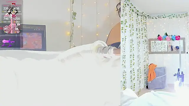 Ashley  Jones   online show from January 19, 9:13 am