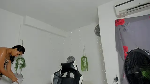 Dakota x18 online show from November 8, 8:29 pm