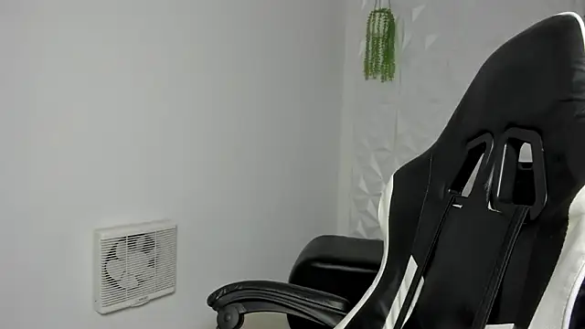 Dakota x18 online show from March 6, 8:05 pm