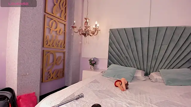 Elii cartter online show from September 25, 9:51 pm