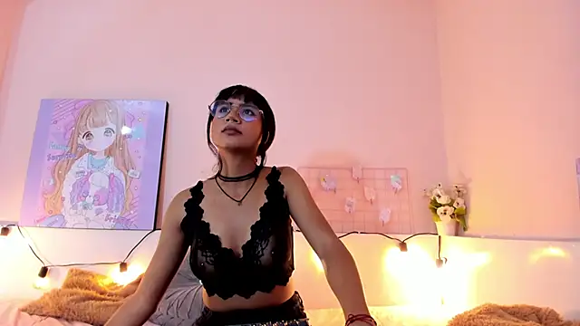 Snapshot of Lola_Purple chatting on September 28, 3:23 am Lola Purple online show from September 28, 3:23 am