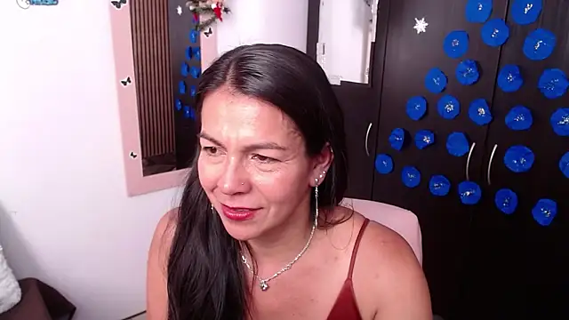 camilavargas  online show from December 13, 9:42 pm