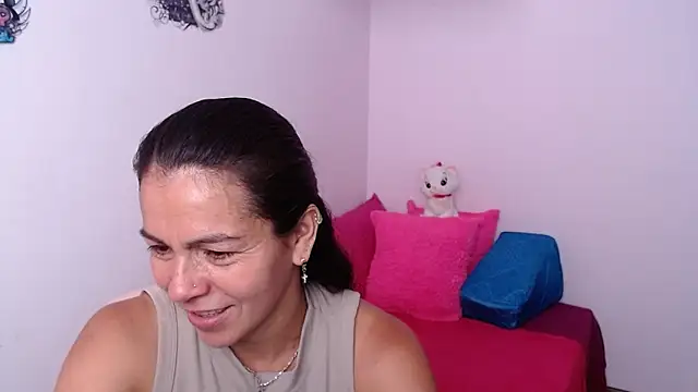 camilavargas  online show from March 26, 3:28 pm