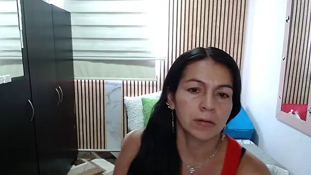 camilavargas  online show from May 25, 7:20 pm