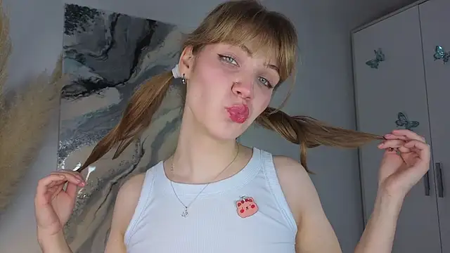 Snapshot of pienaple chatting on October 10, 4:11 am pienaple online show from October 10, 4:11 am