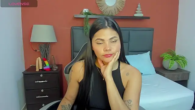 molly lovee  online show from November 24, 6:40 pm