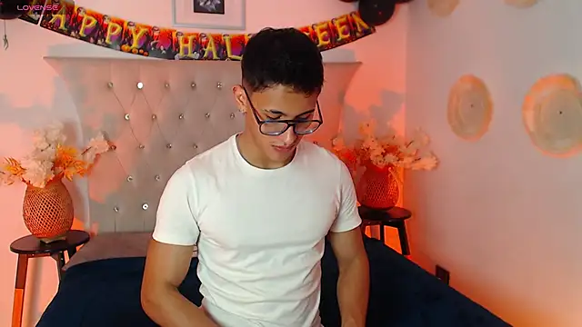 SalvadorFit online show from October 12, 8:30 pm